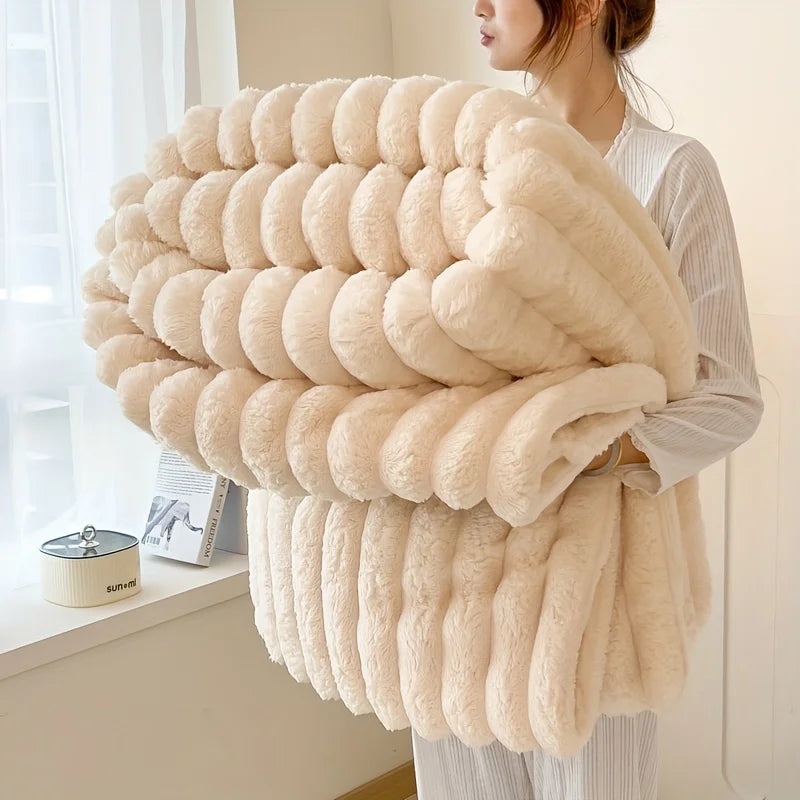 Lightweight luxurious thick warm blanket for bedroom and living room
