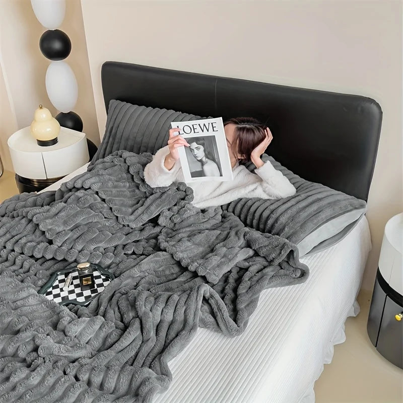 Lightweight luxurious thick warm blanket for bedroom and living room