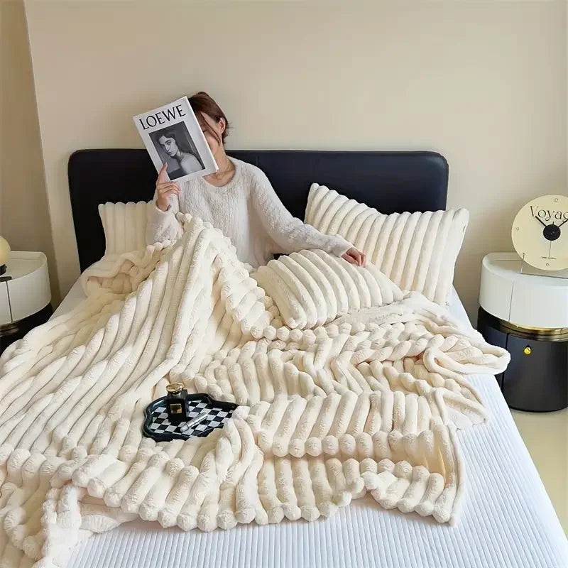 Lightweight luxurious thick warm blanket for bedroom and living room