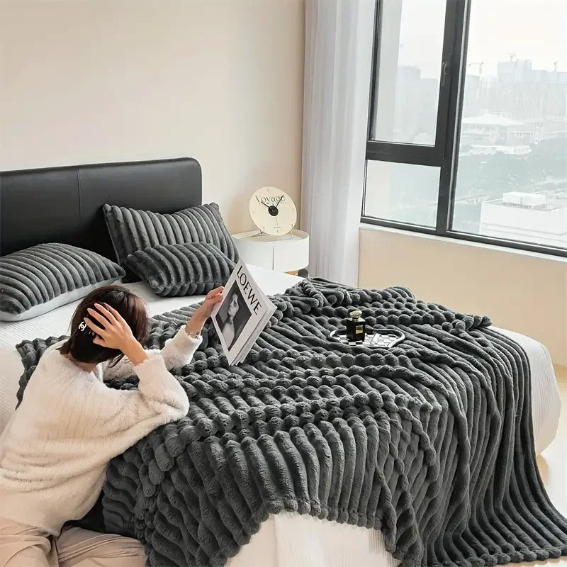 Lightweight luxurious thick warm blanket for bedroom and living room